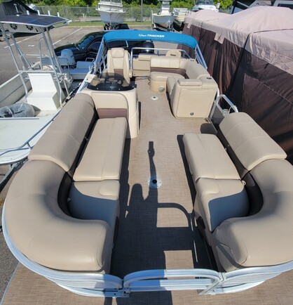 Rent a SUN TRACKER pontoon in Suffolk, VA near me