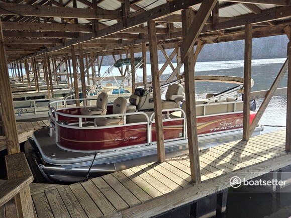 Rent a SUN TRACKER pontoon in Forsyth, MO near me