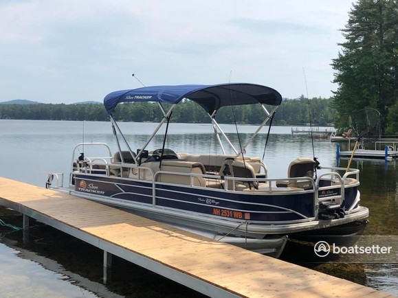 Rent a SUN TRACKER BY TRACKER MARINE pontoon in Conway, NH near me
