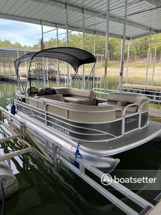 Rent a SUN TRACKER BY TRACKER MARINE pontoon in Broken Bow, OK near me