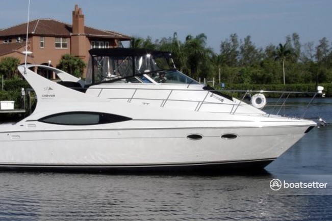Rent a Carver Yachts cruiser in Chicago, IL near me