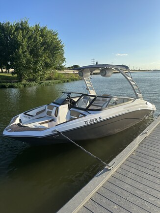 Rent a Yamaha jet boat in Rockwall, TX near me