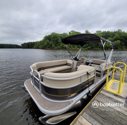Rent a SUN TRACKER pontoon in Raleigh, NC near me